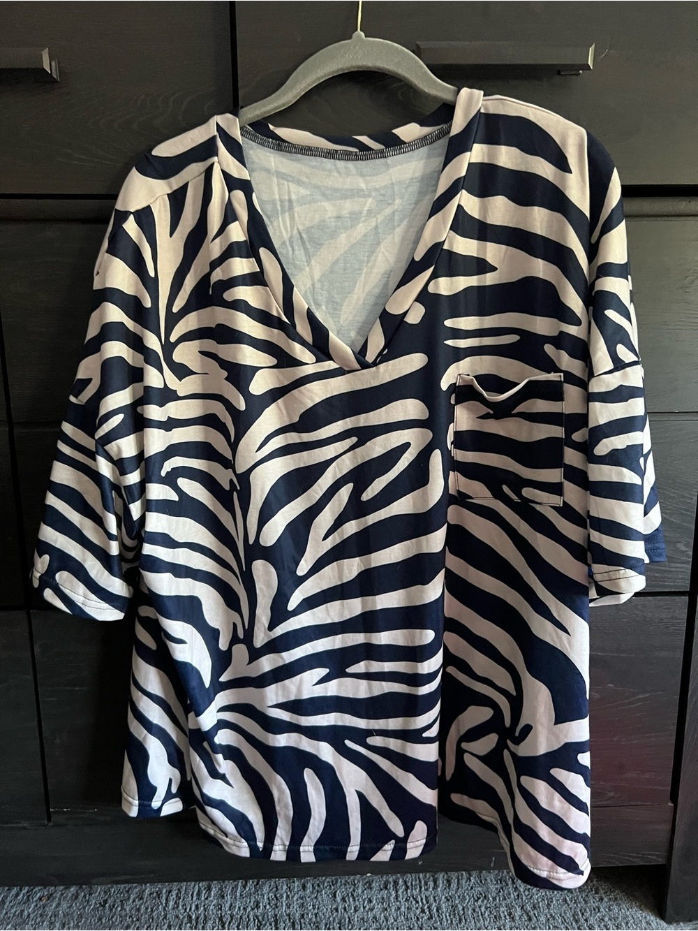 V-Neck Zebra Print Pocket Top in Navy and White